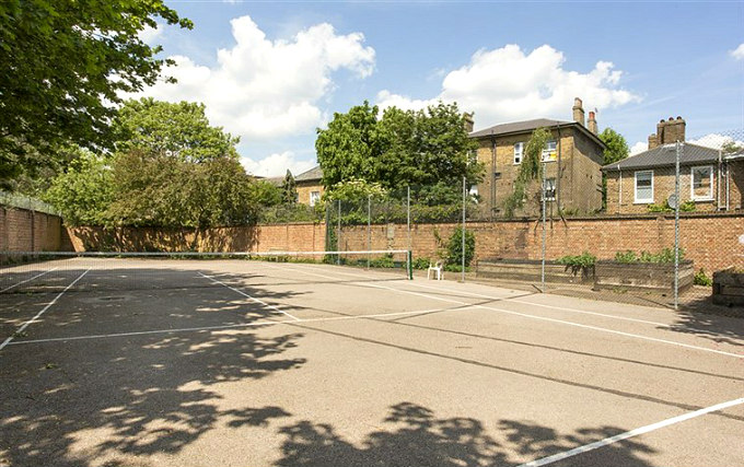 Chill out with friends and play a game